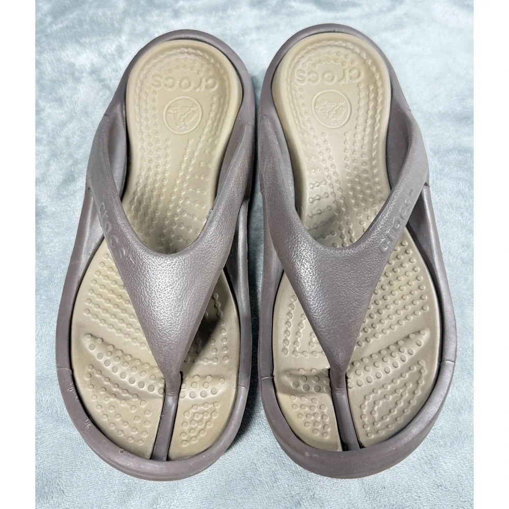 Crocs Sanrah Flip Flops Womens 8 Brown Wedge Sandals Thong Comfort